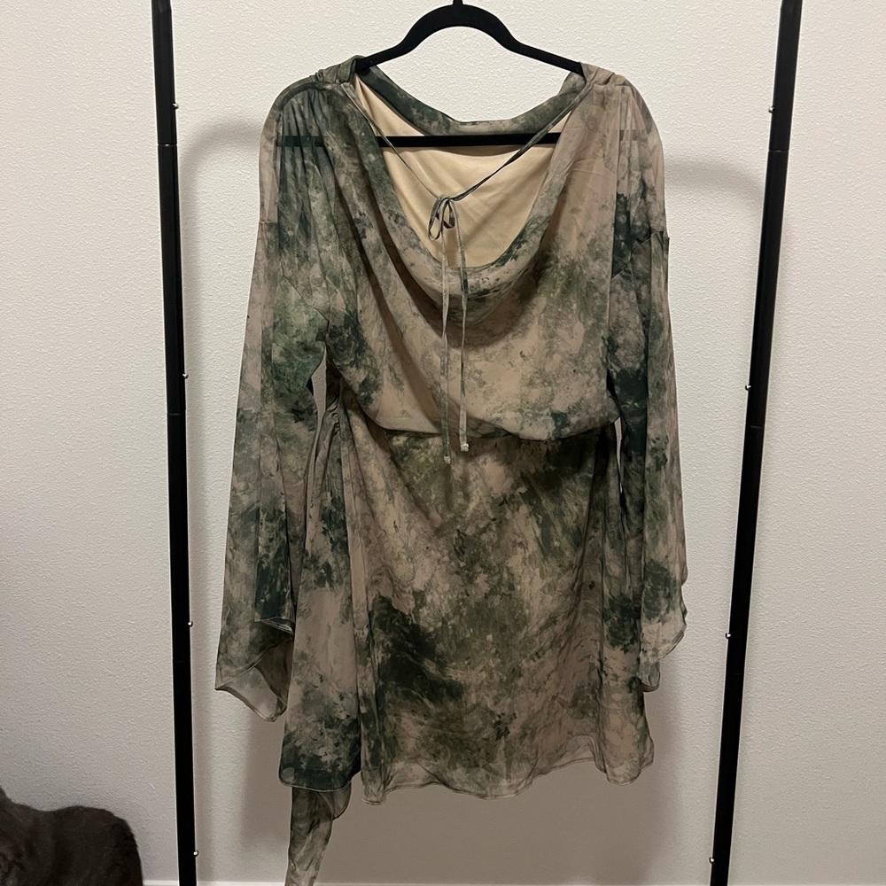 Long sleeve cowl slash neck mini dress with asymmetric hem - Picture 6 of 10